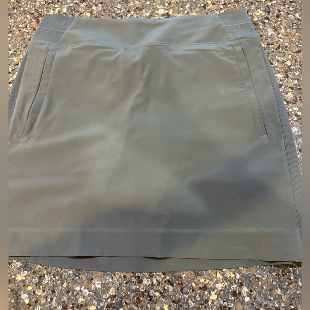 ATHLETA SKORT Never Worn Size 6